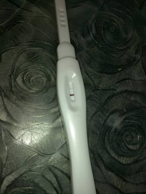 家帮忙看看,怀没怀孕_月经推迟,10天,测试卡不