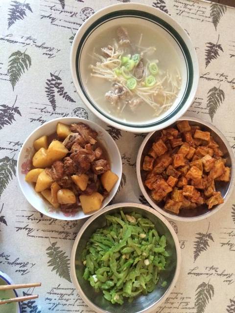 今天午餐_烧做法鹌鹑炖大全炒茄子金针菇排苦瓜凉菜蛋的排骨土豆图片