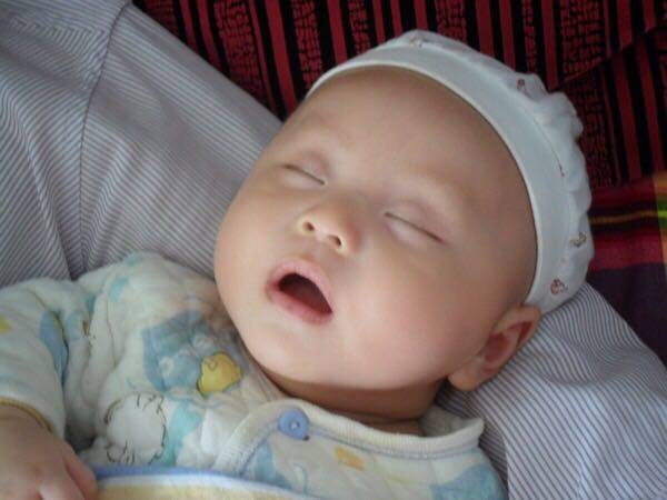 有强大的睡眠知识,宝宝每天睡十八个小时不是