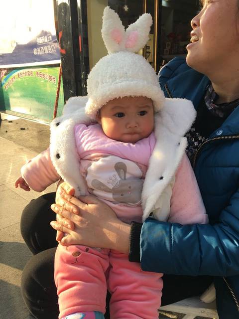 求助贴:宝宝的乳房发炎了老不好。_宝宝的一只