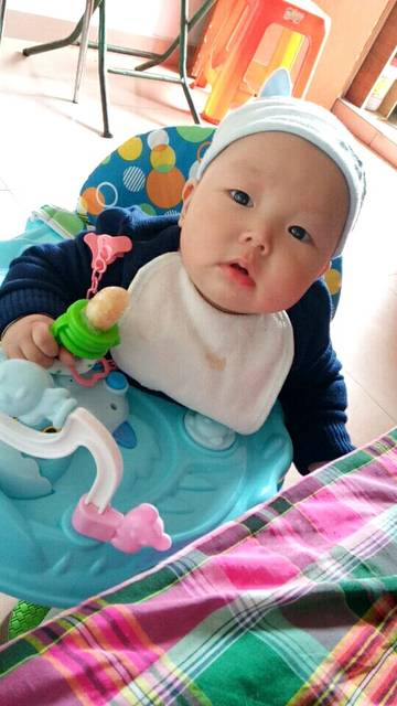 关于宝宝翻身_宝宝六个月会翻身,翻来趴着然后