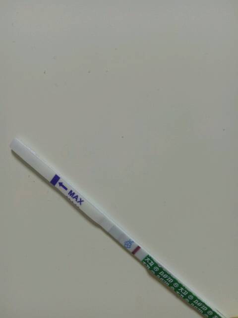 排卵试纸强阳性 早孕试纸弱阳性 求有经验的帮鉴定