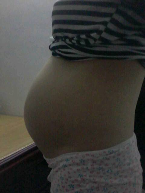 七个月孕肚照片,请宝妈帮看看男女_怀孕7个月