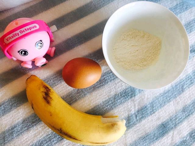 自制香蕉鸡蛋饼,没长牙宝宝也能吃