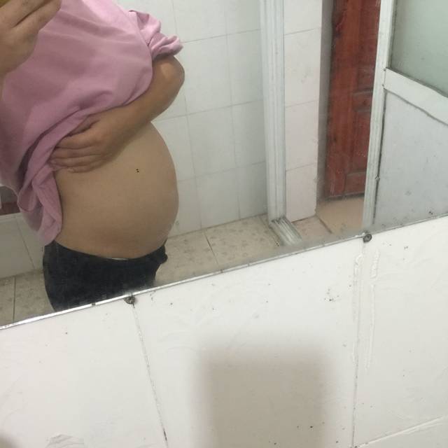 看孕肚。_21周多了 胎动不明显!平躺 会有轻微