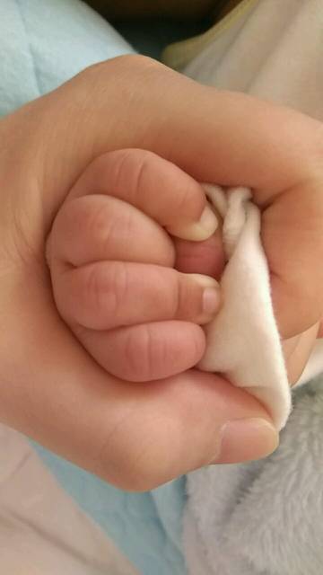 四十天宝宝手指甲下面发黑怎么回事