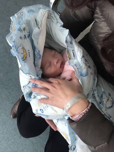 2月27号12.24分产下男婴6斤半,分享一下症状!