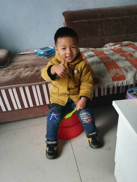 两岁半宝宝叫他他不应