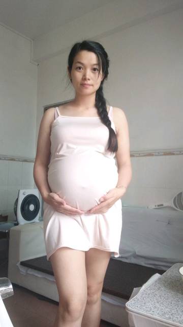 看肚型和怀孕症状猜男女_肚子正圆侧尖,早上起床不吃