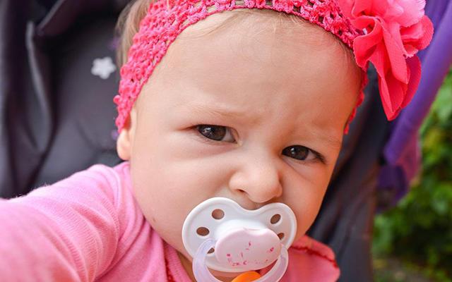 这么神奇?家长一个动作就能让正在哭闹的新生