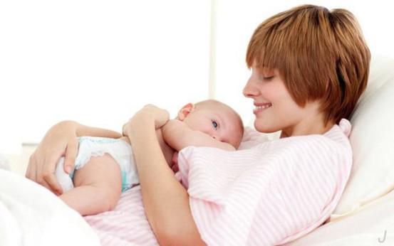 新手妈妈喂奶小妙招,让宝宝吃得更舒服