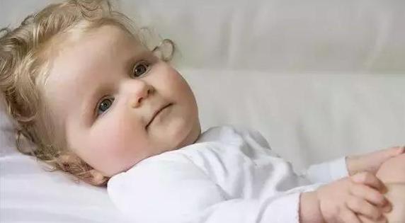 警惕!宝宝吃太饱易长不高!合理饮食3大点,爸妈