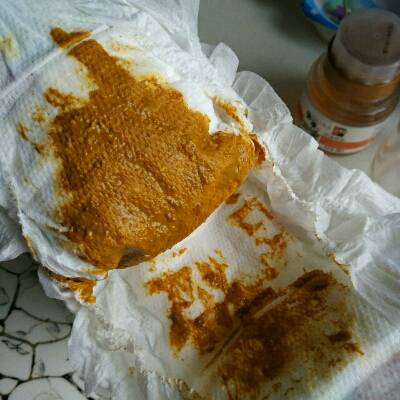 这几天加了几次奶粉喝一点不喝就要吃母乳,大便这个颜色不知道正不