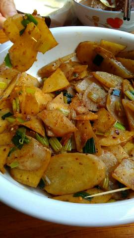 还有一大盘炒木薯