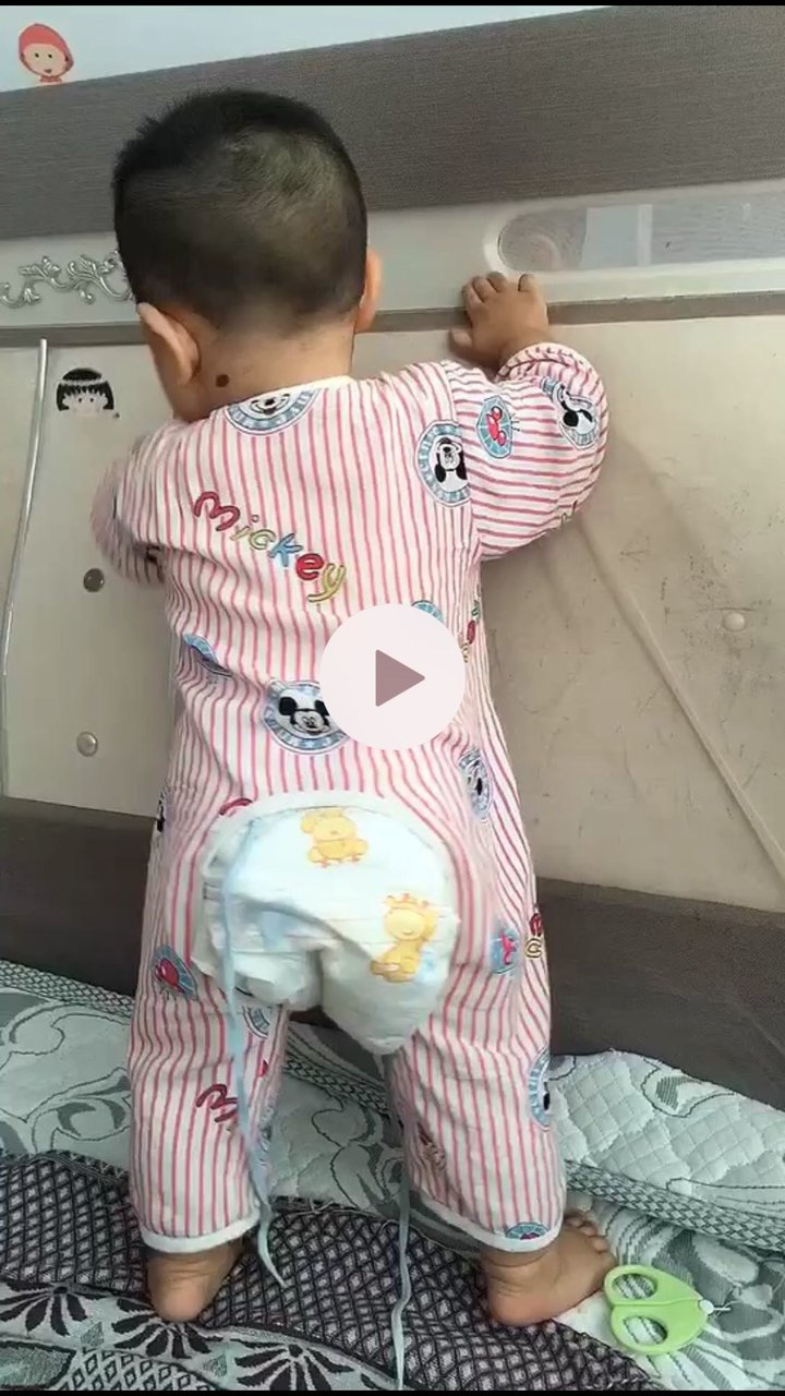 8个月的宝宝 扶啥都要站！
