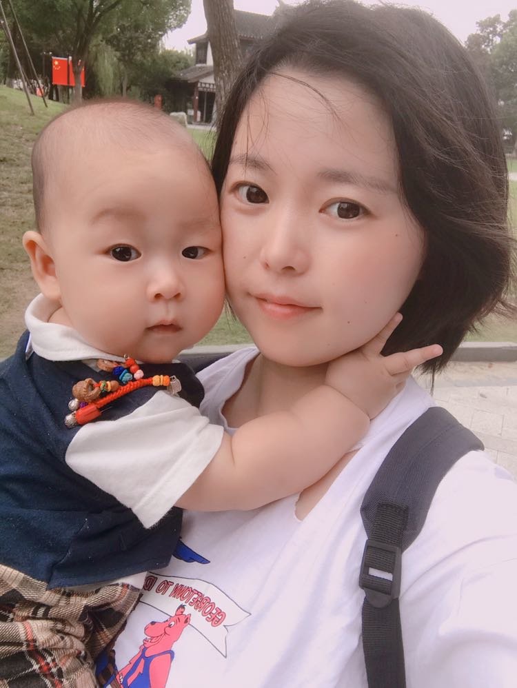 五个多月的宝宝会比剪刀手了😘