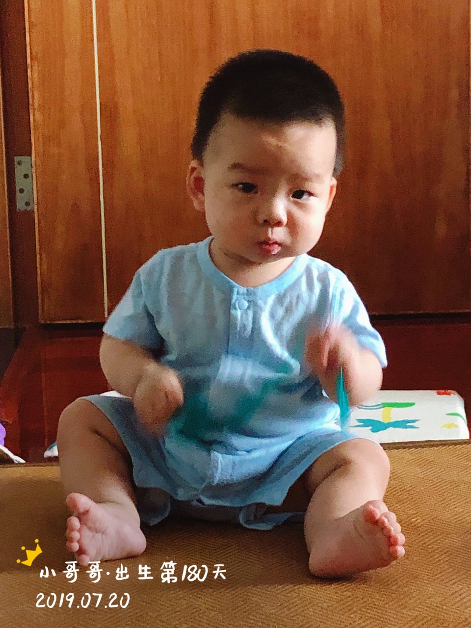 宝宝9个月了，越来越虎了