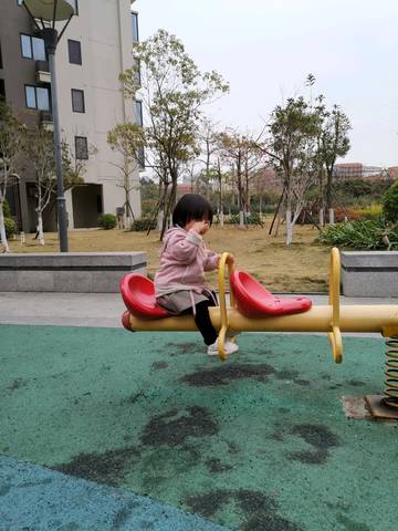 尿尿　女孩 