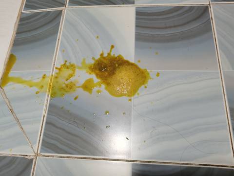 三个半月的宝宝,身高体重都是正常的,吃了奶就要拉粑粑,后面有泡沫状